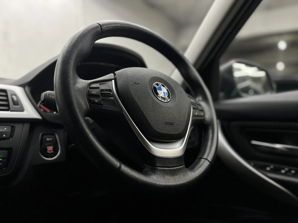 BMW 3 Series Saloon Blue #49