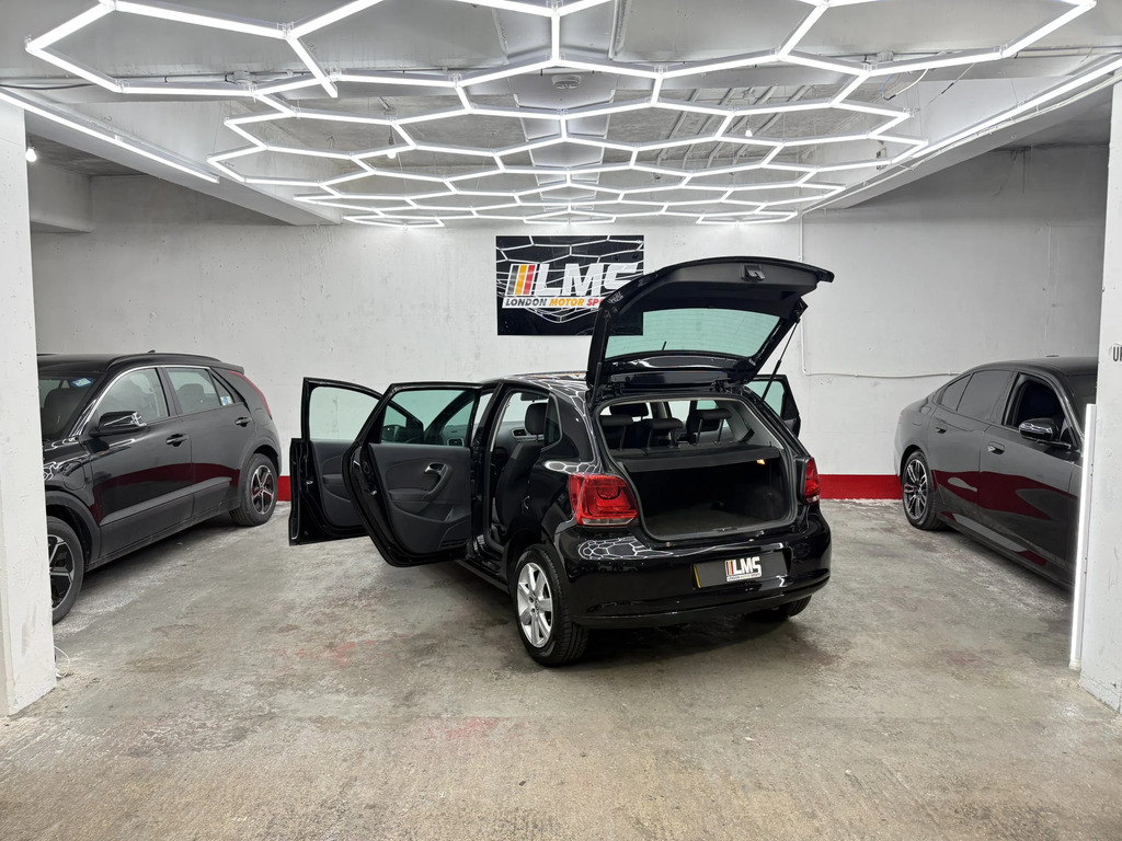 Volkswagen Polo Hatchback #36