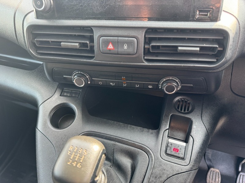 Peugeot Partner Bluehdi Professional Premium Plus White #2