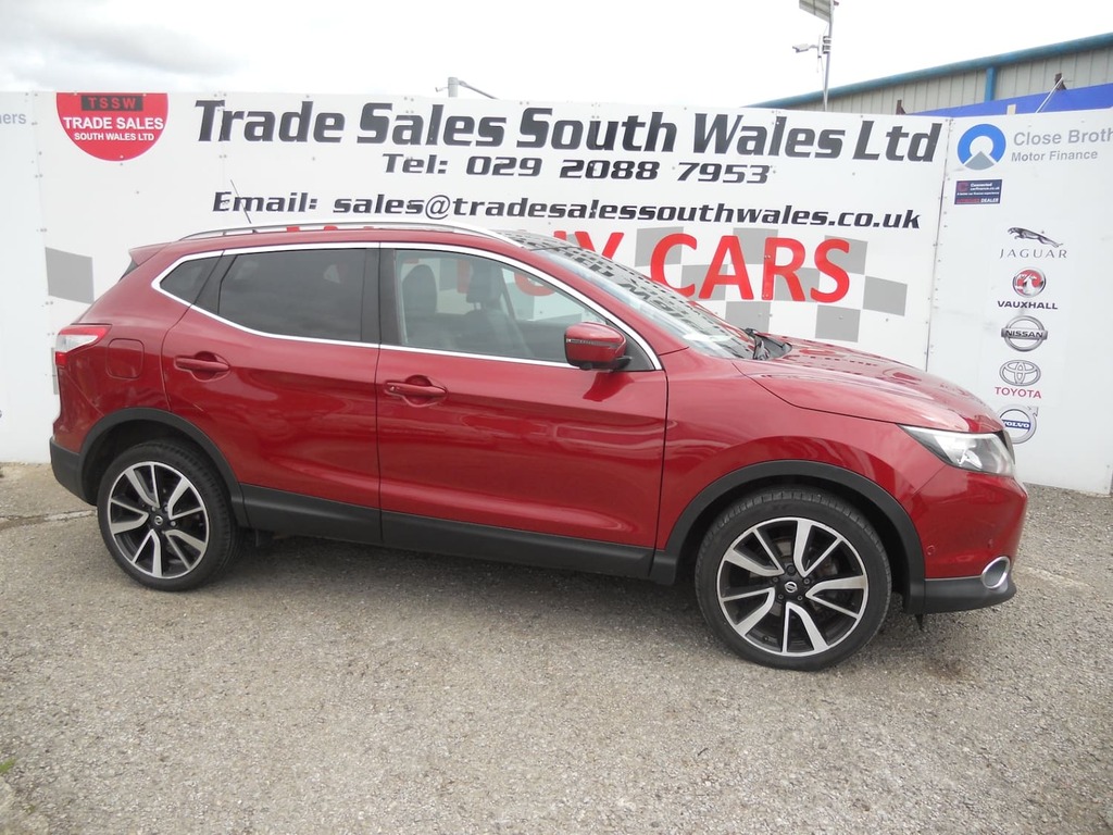 Nissan Qashqai 1.6 Dci Tekna With Pan Roof 4Wd Red