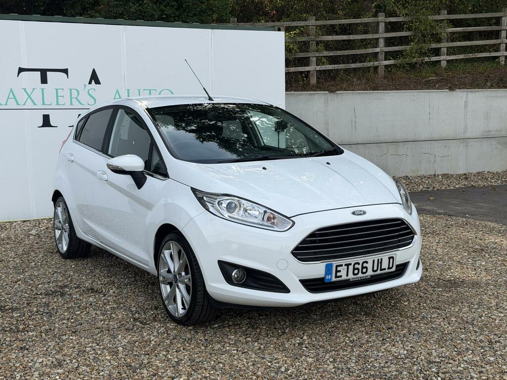 Ford Fiesta Titanium White #4