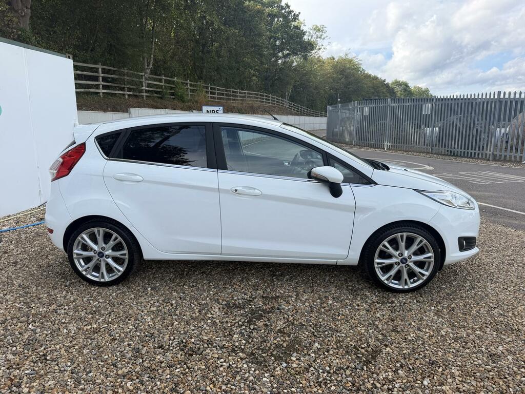 Ford Fiesta Titanium White #5