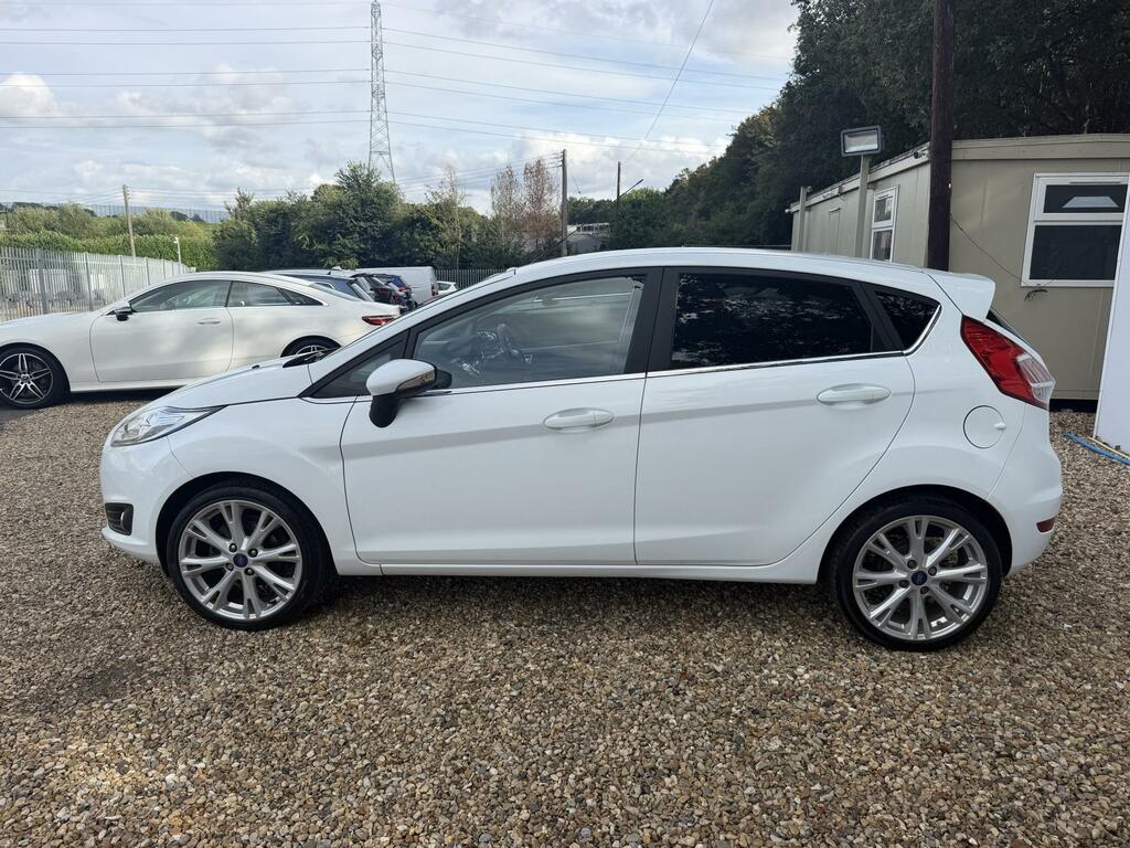 Ford Fiesta Titanium White #6