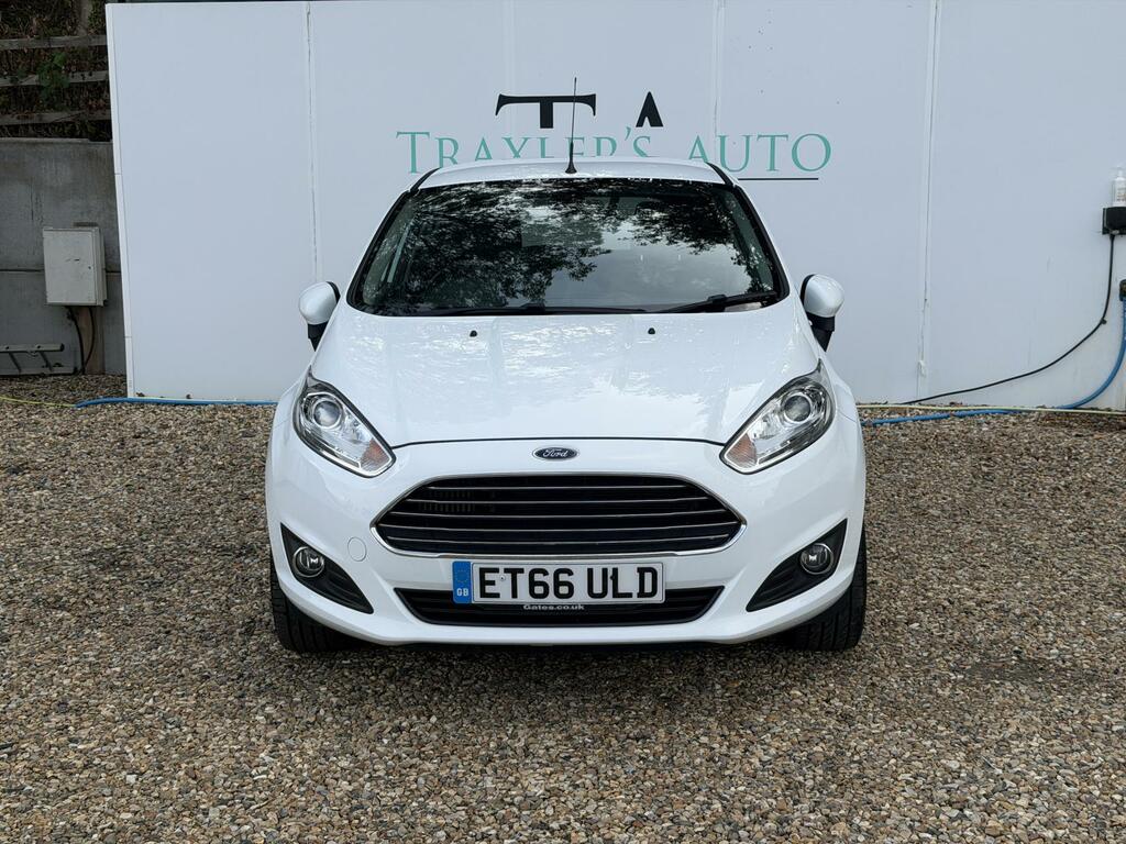Ford Fiesta Titanium White #2