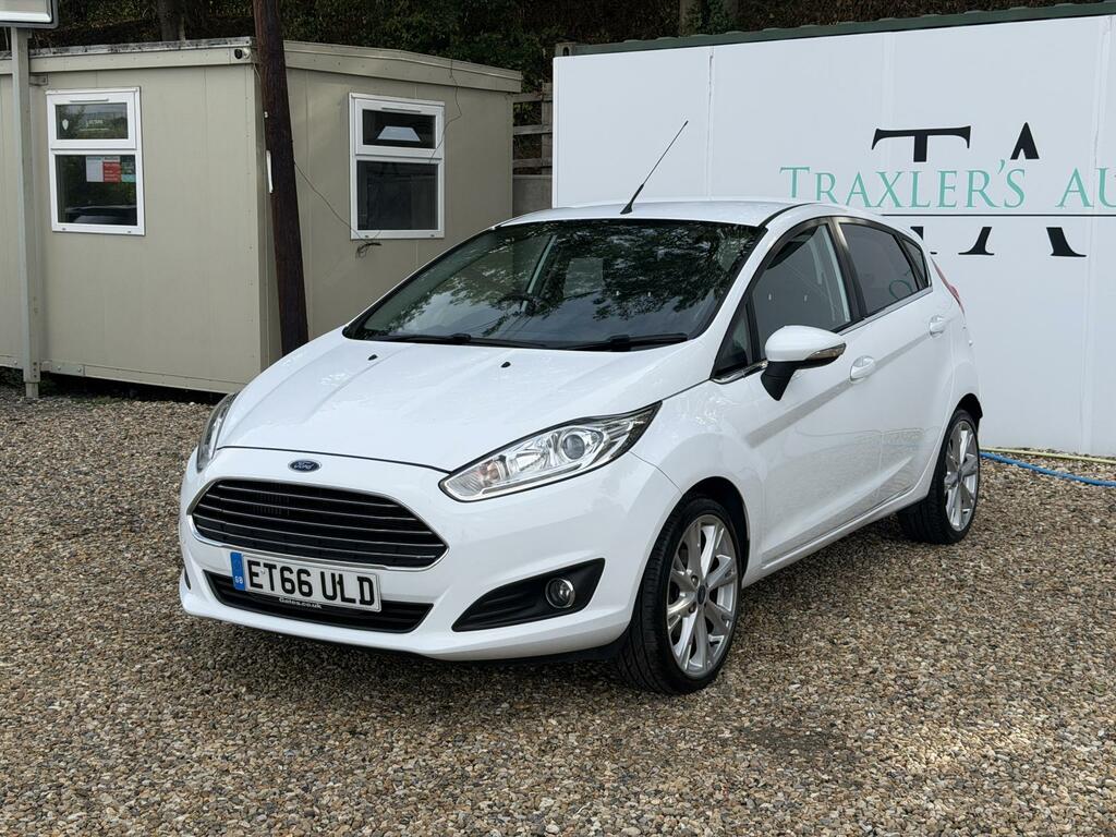 Ford Fiesta Titanium White #3