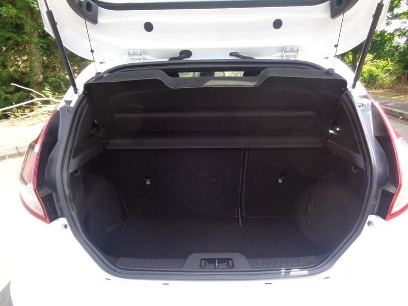 Ford Fiesta St-line CK66FZS White #5