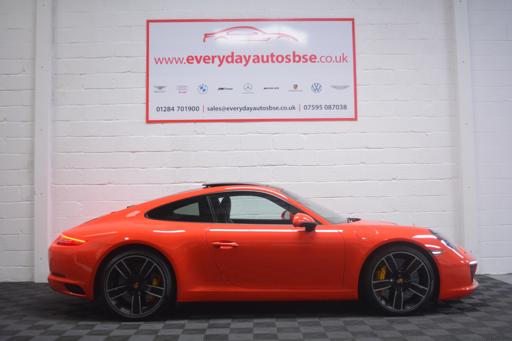 Porsche 911 Coupe Orange #32