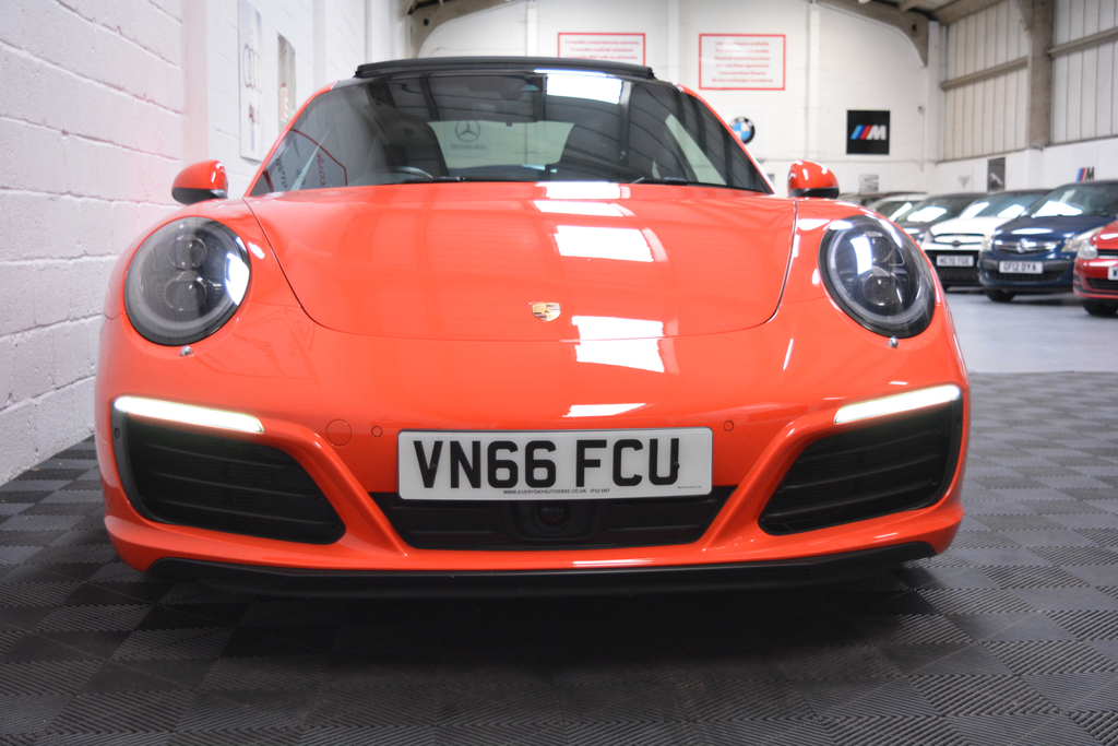 Porsche 911 Coupe Orange #18
