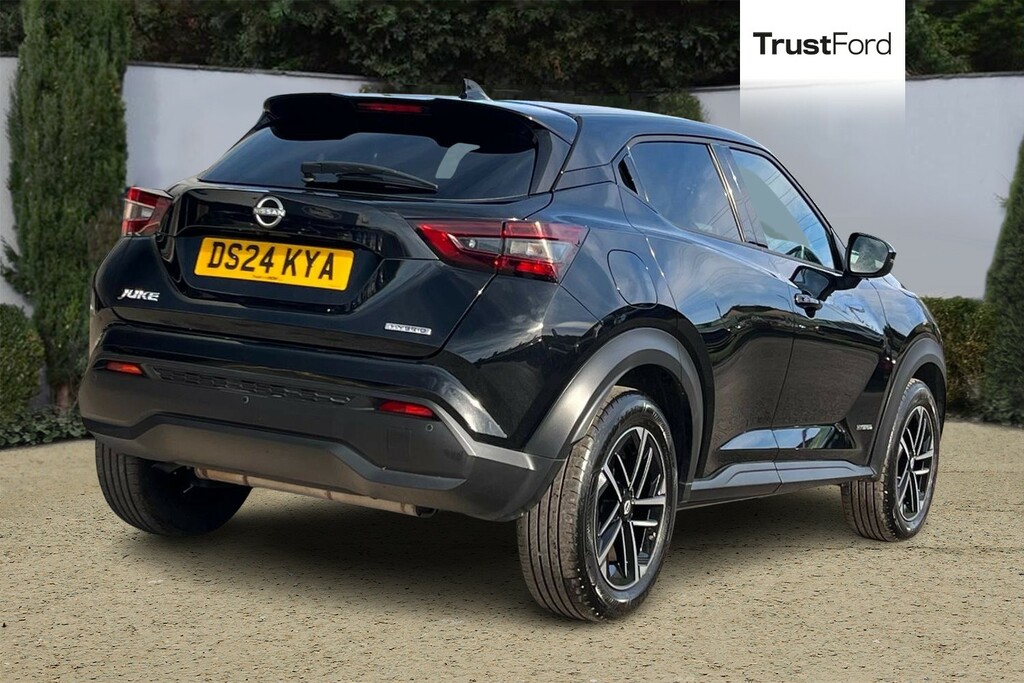Nissan Juke 1.6 N-connecta Suv Hybrid Euro 6 Black #4