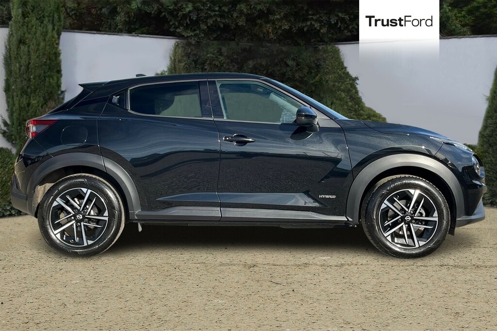 Nissan Juke 1.6 N-connecta Suv Hybrid Euro 6 Black #3