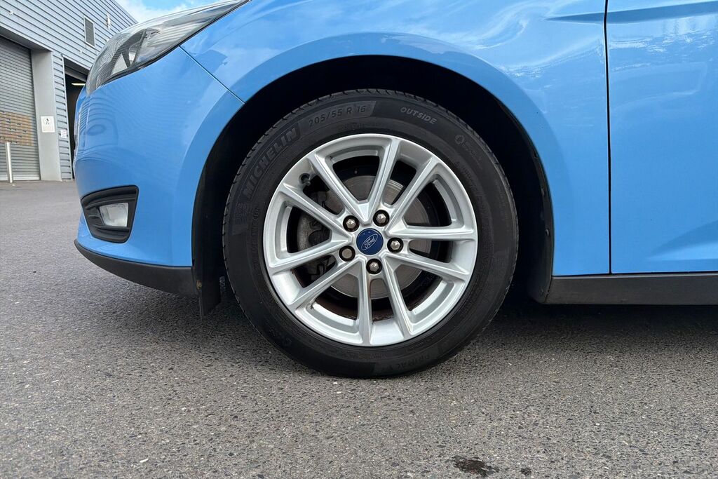 Ford Focus Zetec Black #8