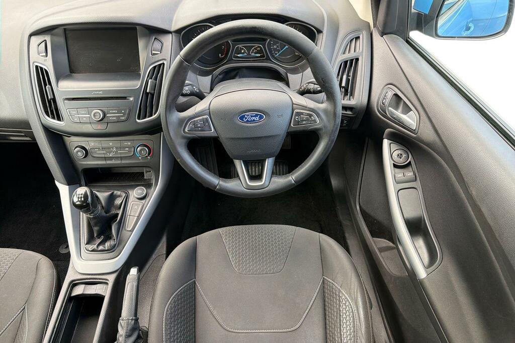 Ford Focus Zetec Black #11