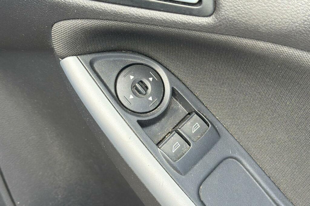 Ford Focus Zetec Black #16