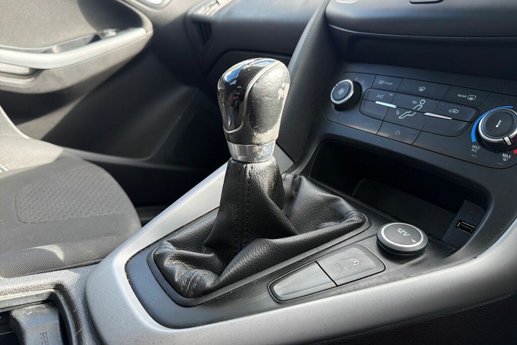 Ford Focus Zetec Black #35