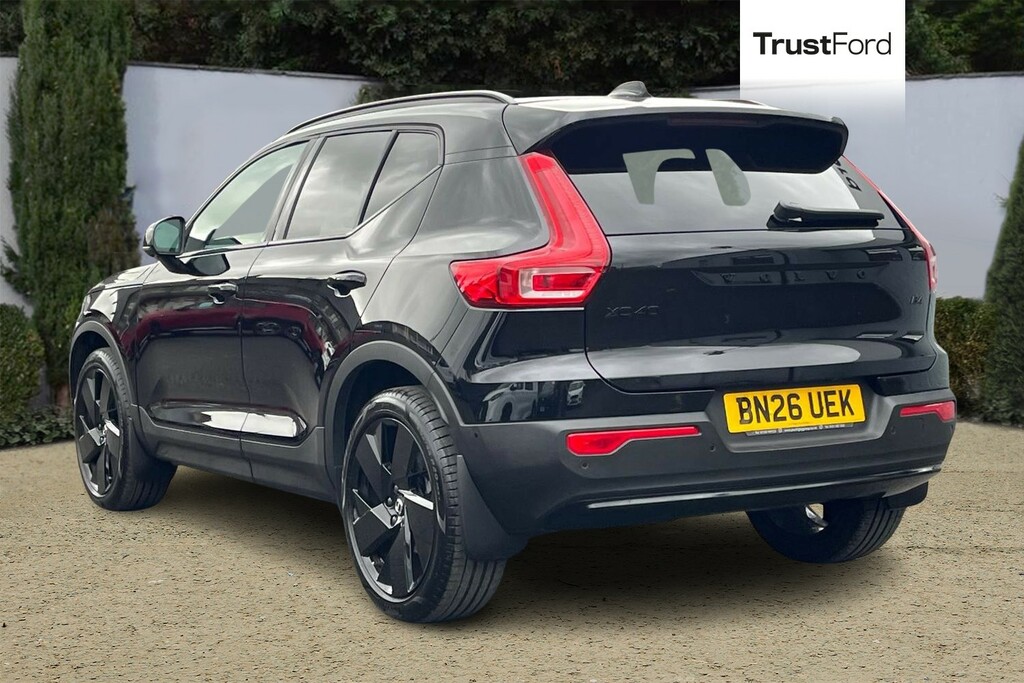 Volvo XC40 2.0 B4p Plus Pro Black Edition BN26UEK Black #2