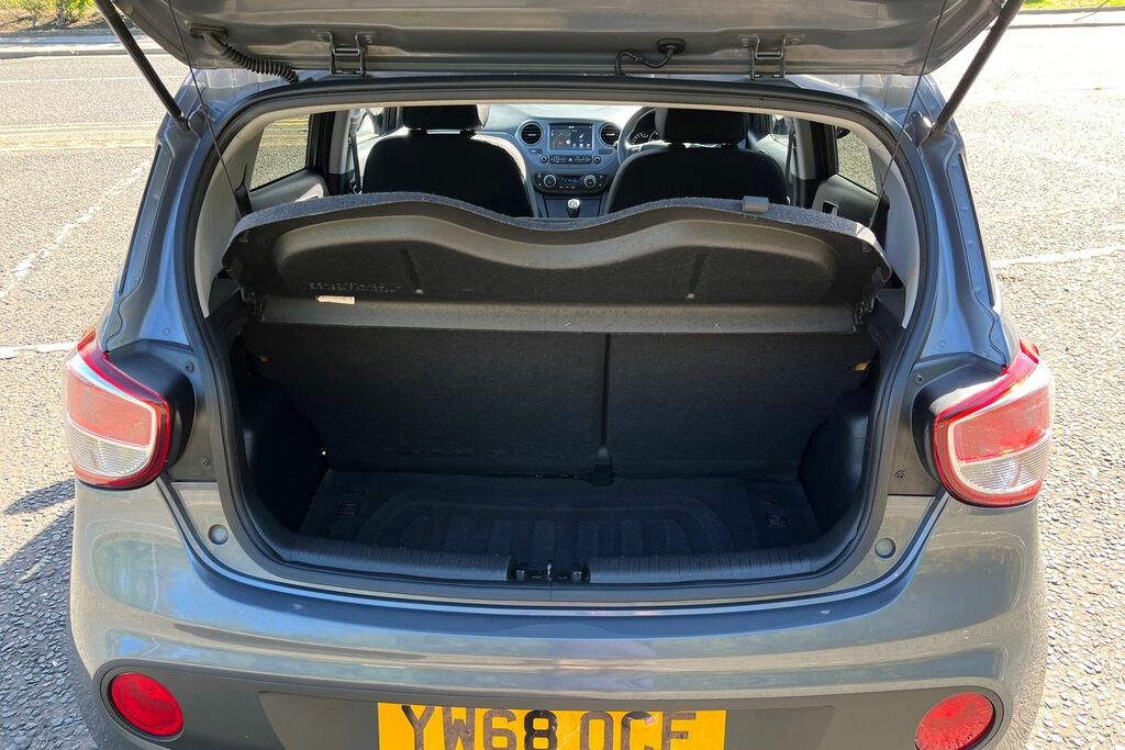 Hyundai I10 Hatchback White #21