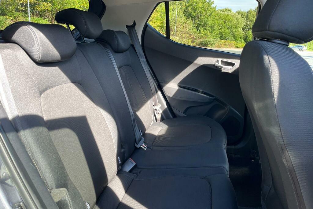 Hyundai I10 Hatchback White #35