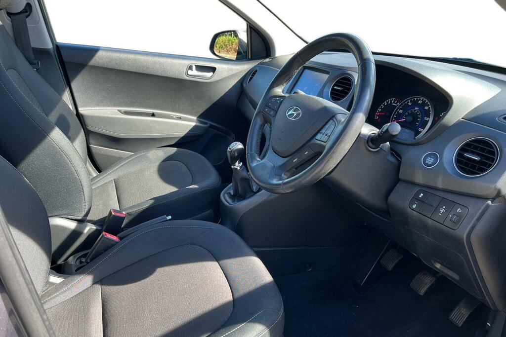 Hyundai I10 Hatchback White #9