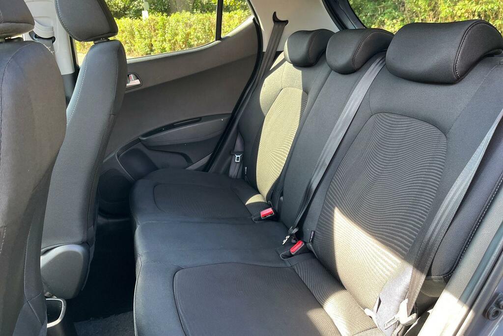 Hyundai I10 Hatchback White #33