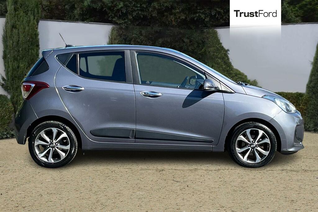 Hyundai I10 Hatchback White #3