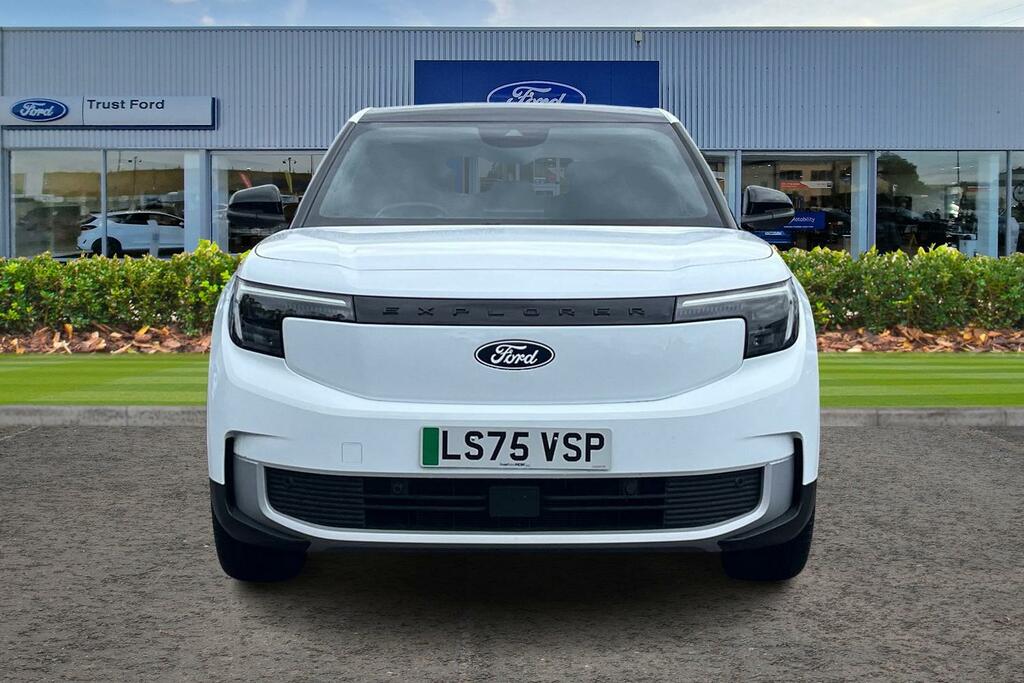 Ford Explorer Premium White #6