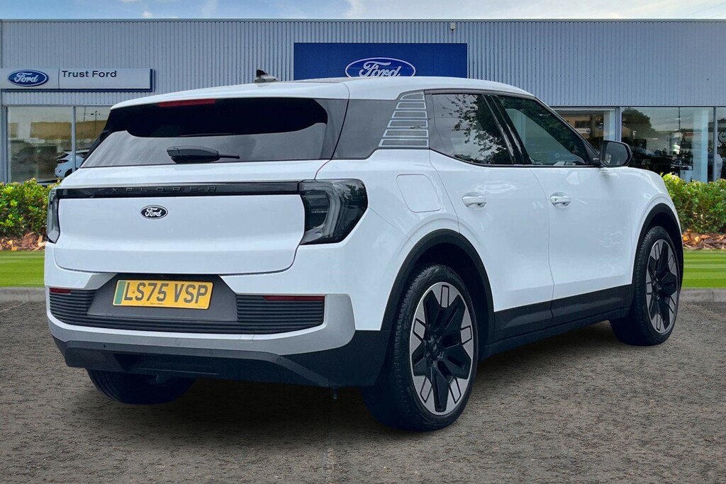 Ford Explorer Premium White #4