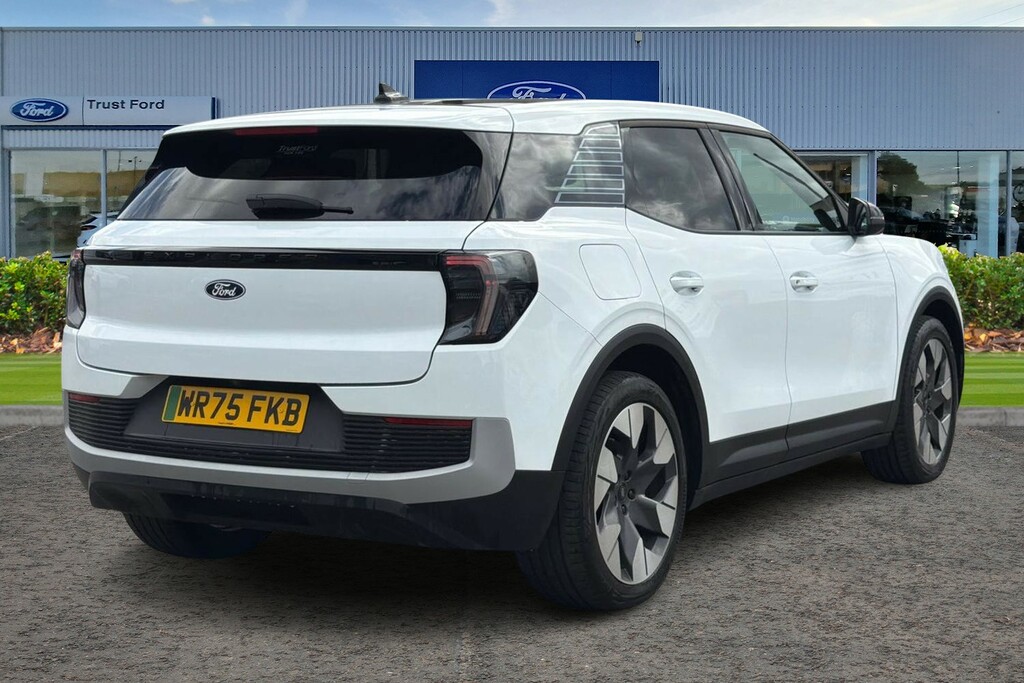Ford Explorer Extended Range 77Kwh Premium Suv White #4