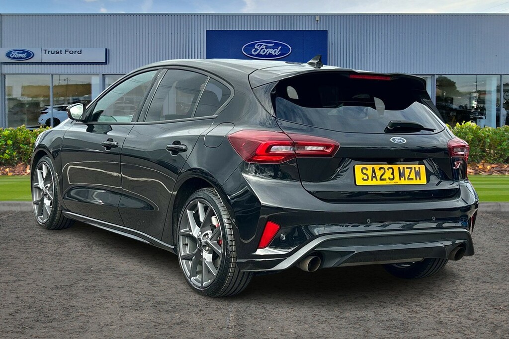 Ford Focus 2.3T Ecoboost St Hatchback Euro 6 Black #2