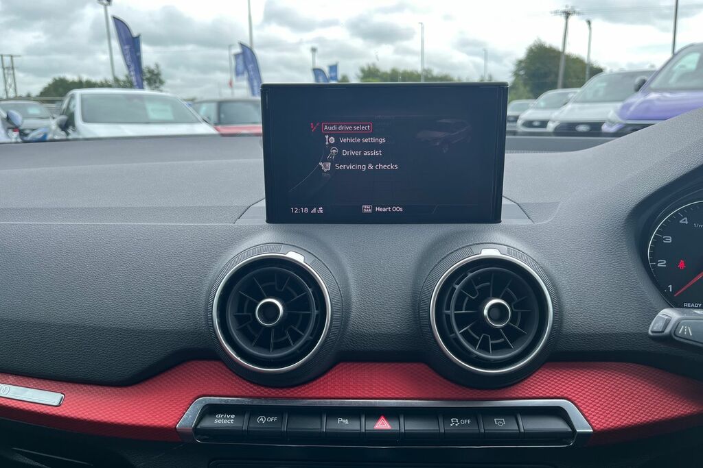 Audi Q2 Tdi Sport Black #36