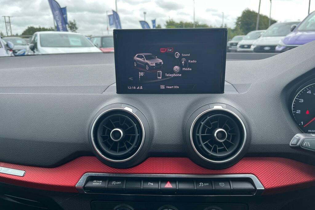 Audi Q2 Tdi Sport Black #37