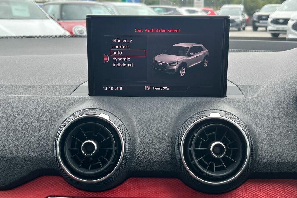 Audi Q2 Tdi Sport Black #35