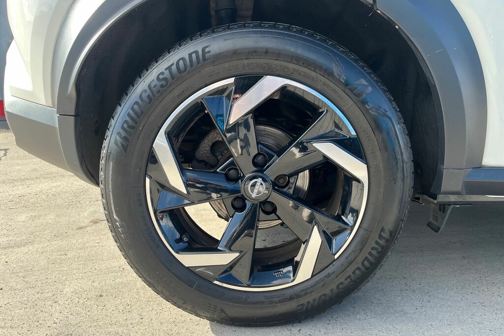 Nissan Juke Tekna Grey #8