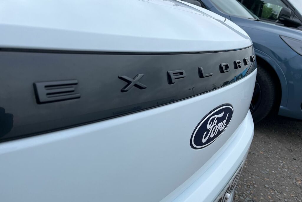 Ford Explorer 210Kw Premium 77Kwh 2024 Red #24