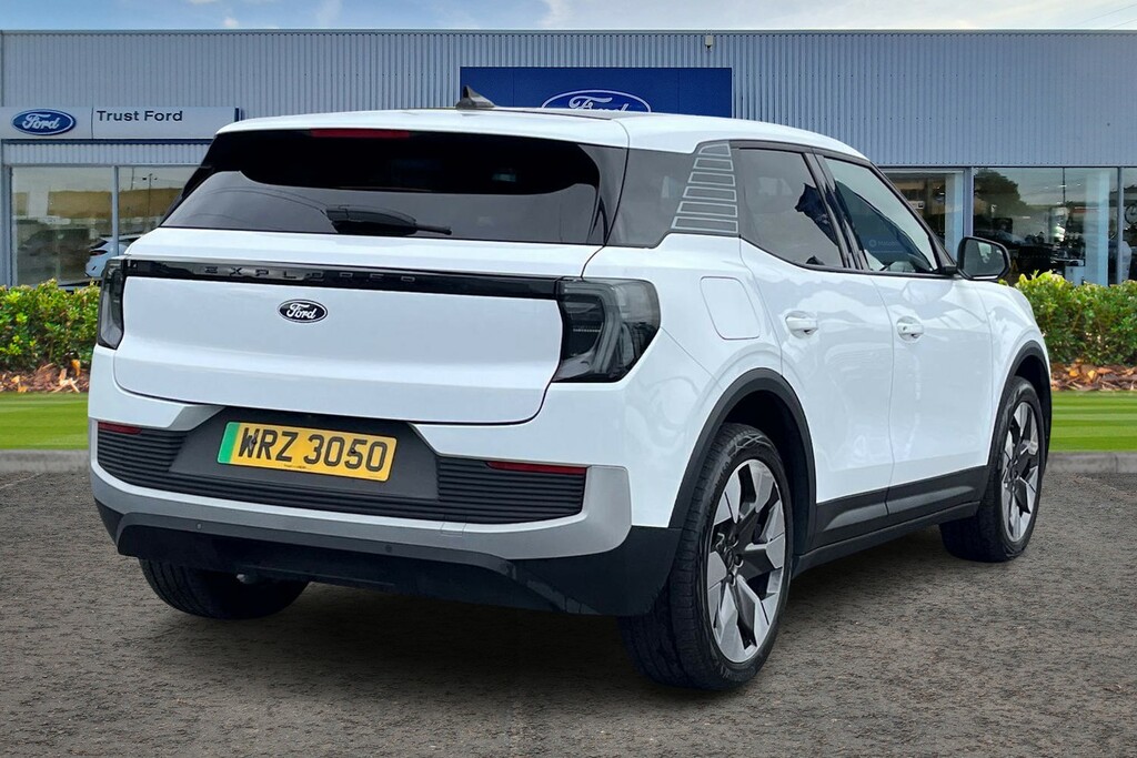 Ford Explorer Extended Range 79Kwh Premium Suv White #4