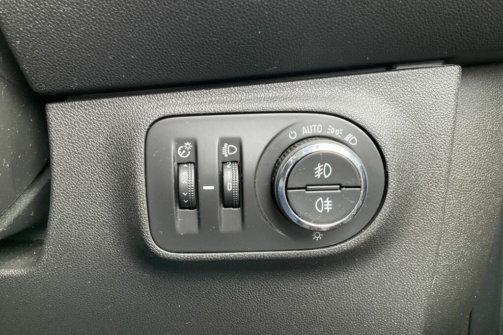 Vauxhall Corsa 1.4 75 Griffin Blue #31