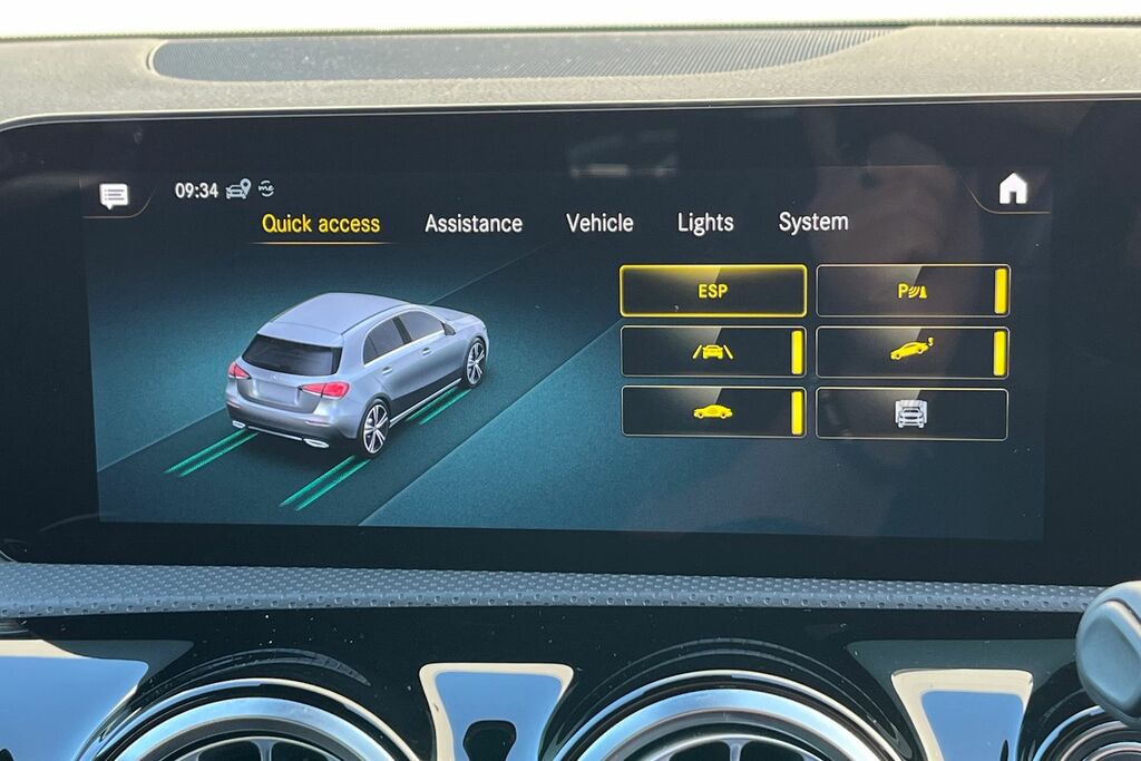 Mercedes-Benz A Class A180 Amg Line Premium Plus Silver #26
