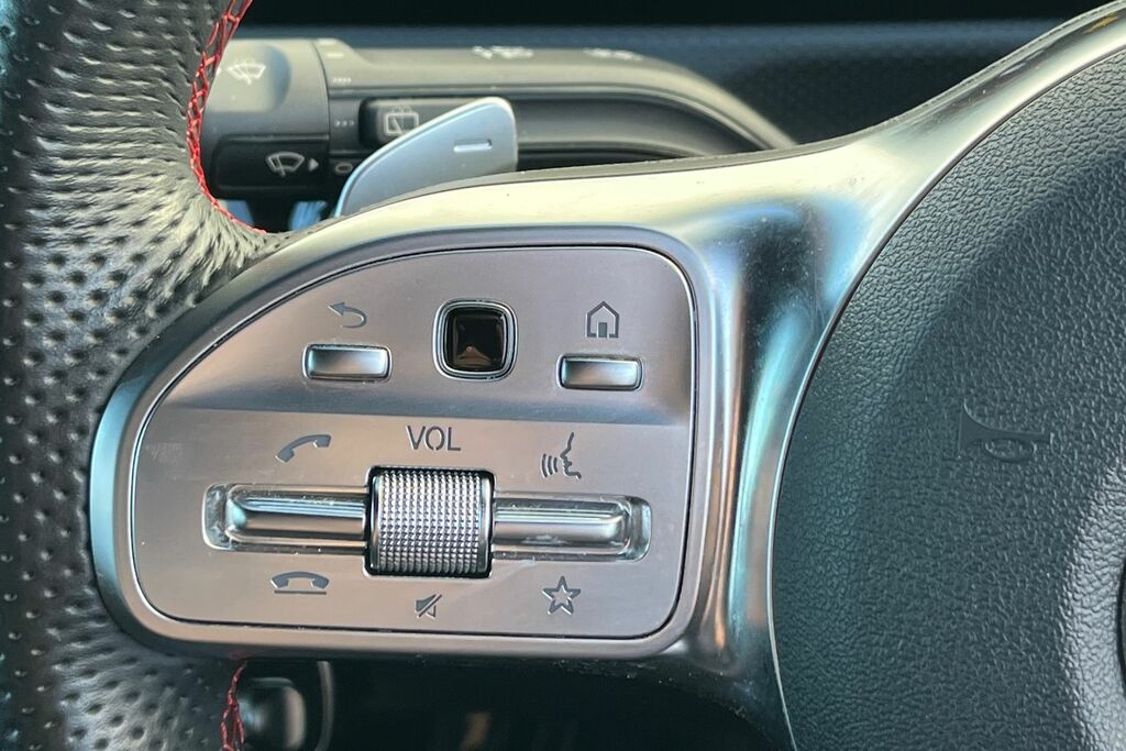Mercedes-Benz A Class A180 Amg Line Premium Plus Silver #38