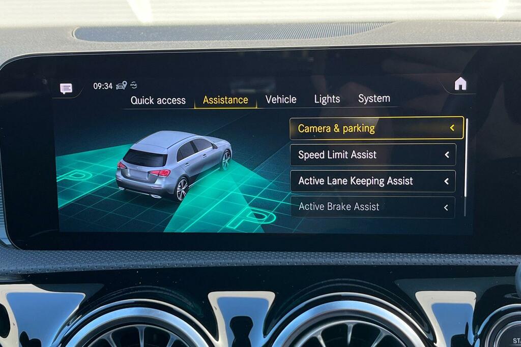 Mercedes-Benz A Class A180 Amg Line Premium Plus Silver #27