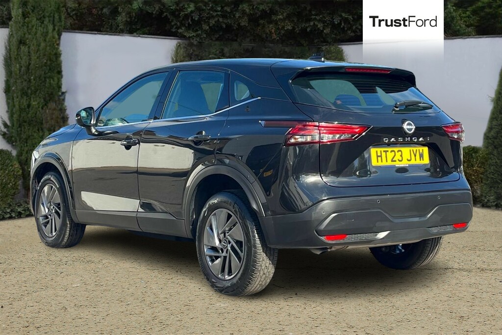 Nissan Qashqai 1.3 Dig-t Mh Acenta Premium Black #2