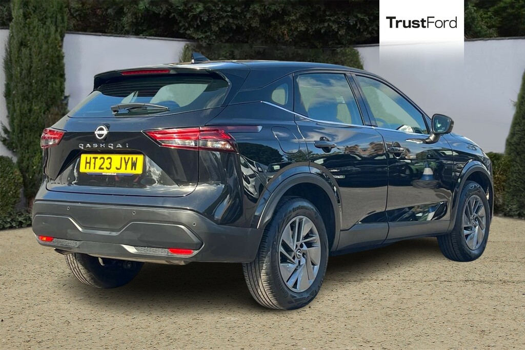 Nissan Qashqai 1.3 Dig-t Mh Acenta Premium Black #4