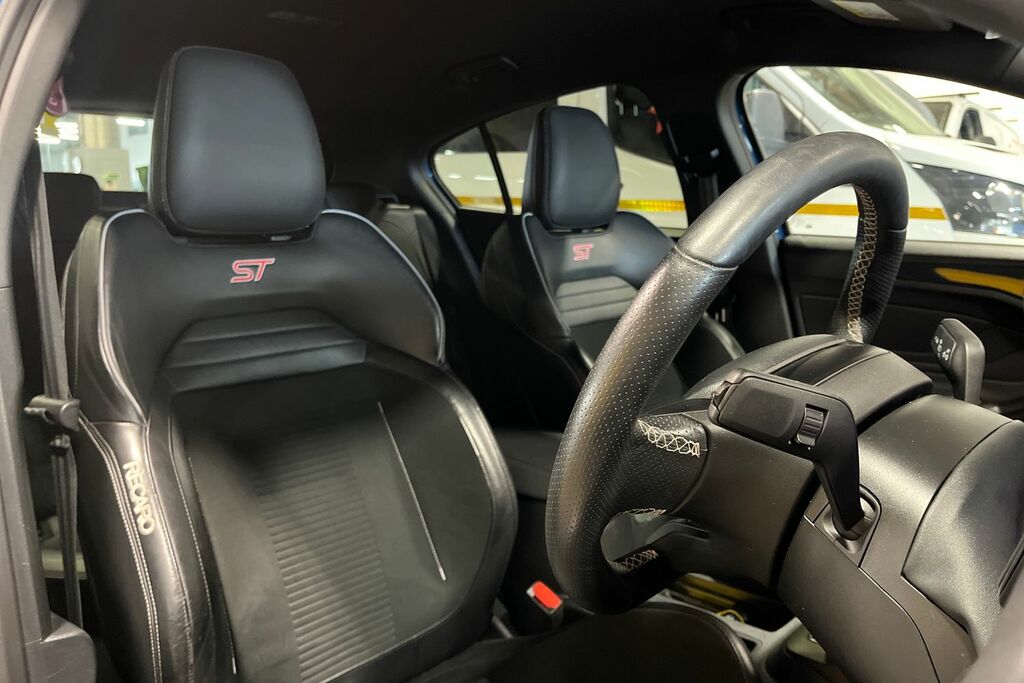 Ford Focus 1.0T Ecoboost St Line Hatchback Black #17