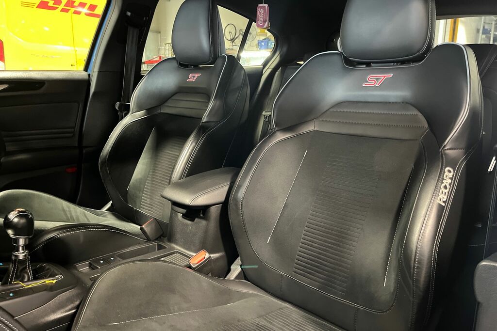 Ford Focus 1.0T Ecoboost St Line Hatchback Black #19