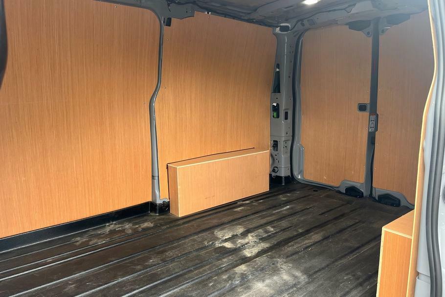 Ford Transit Custom 320 Limited L1 Swb Rwd 100Kw 65Kwh Low Roof WR26OFM Grey #4