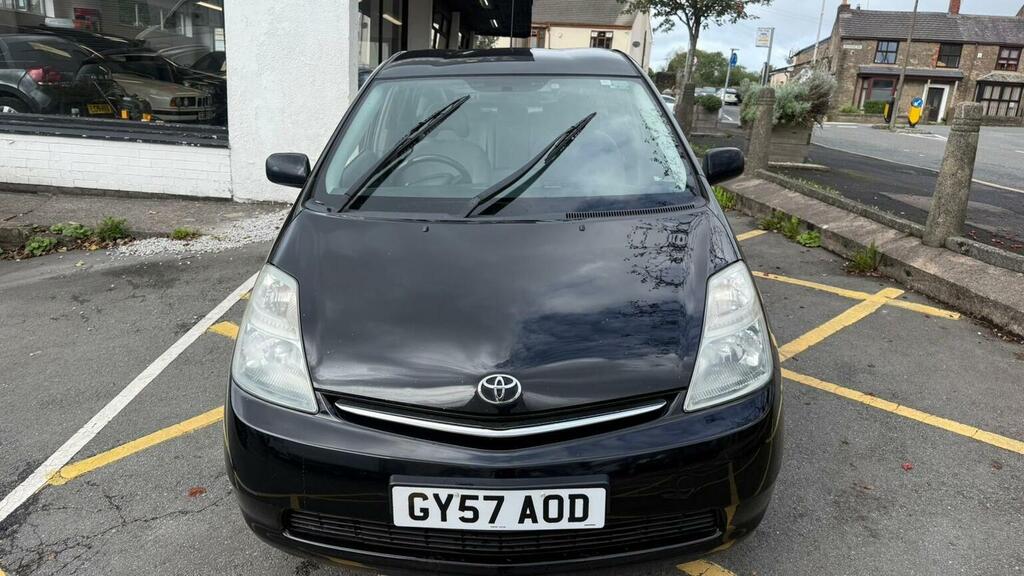 Toyota Prius 1.5 T3 Cvt Black #2