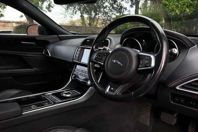 Jaguar XE R-sport Saloon Black #2