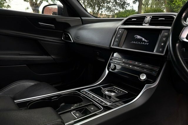 Jaguar XE R-sport Saloon Black #6