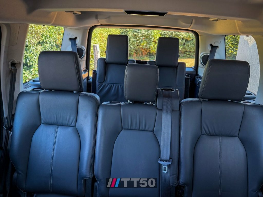 Land Rover Discovery 4 Se Tech Black #24