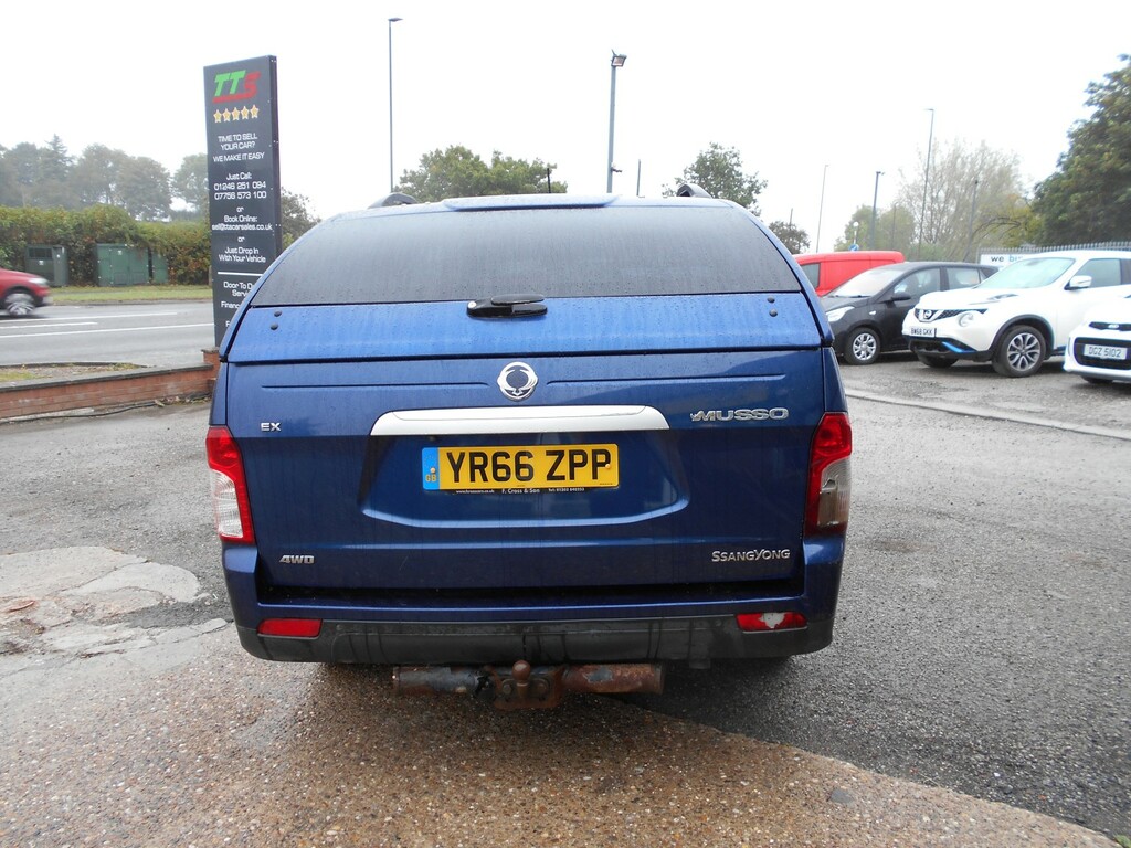 SsangYong Musso Se Black #18