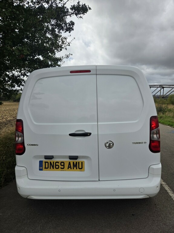 Vauxhall Combo 1.5 Turbo D 2000 Sportive White #4