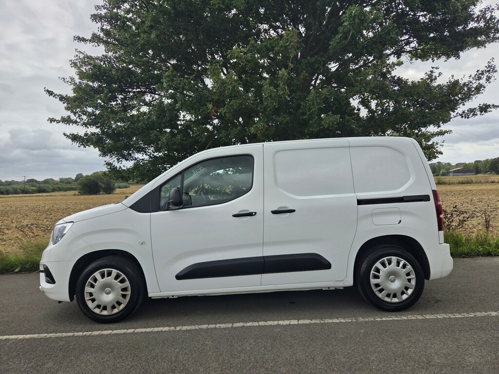 Vauxhall Combo 1.5 Turbo D 2000 Sportive White #2